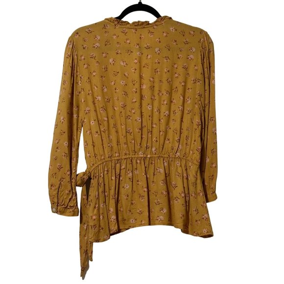 Lucky Brand size M gold ditsy floral patterned faux wrap 3/4 sleeve Boho top - Picture 3 of 9